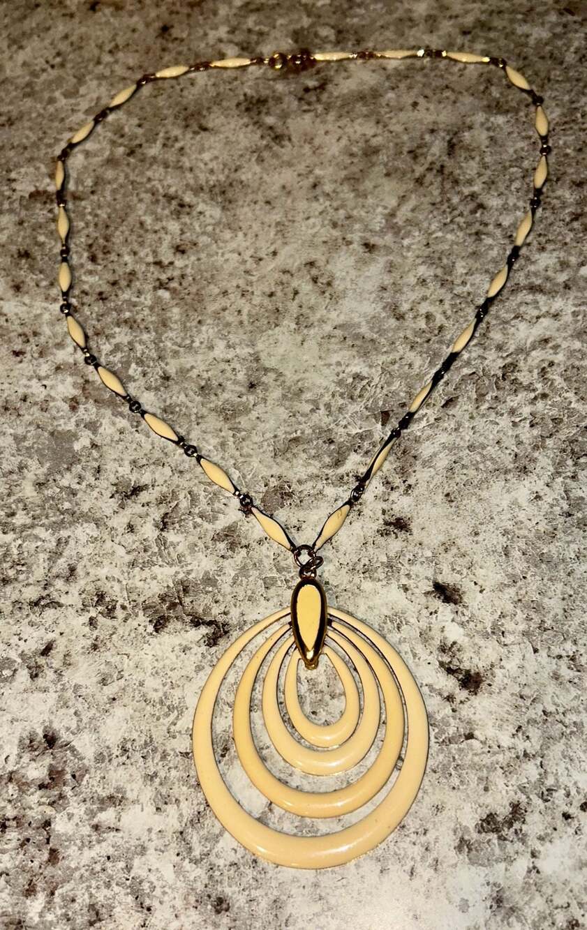 Vintage Gold Tone Concentric Circles Pendant Necklace with Cream Enamel